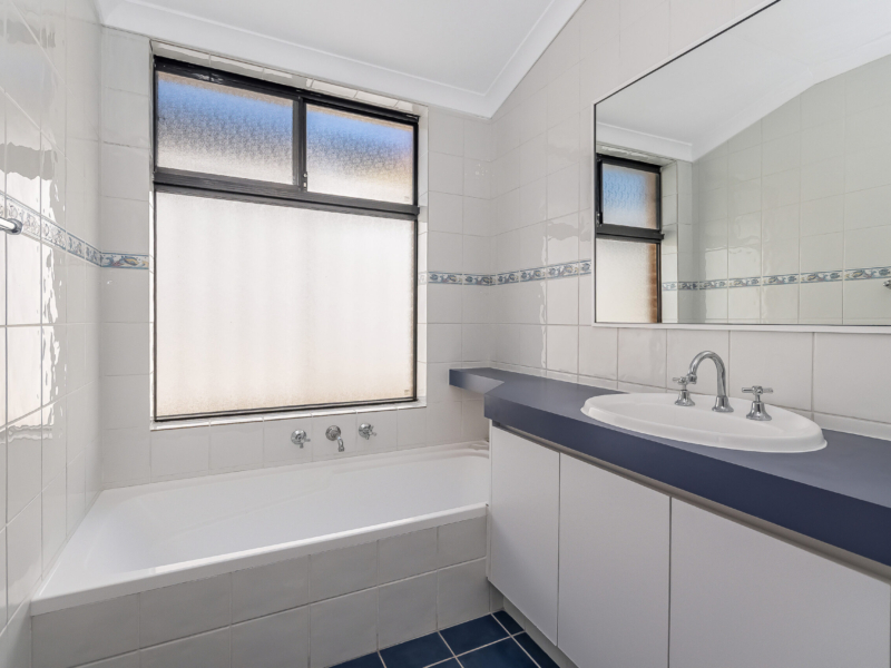 12 Steiner Avenue, Success, WA 6164 AUS