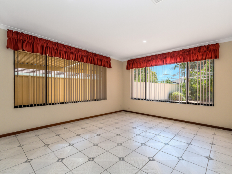 12 Steiner Avenue, Success, WA 6164 AUS