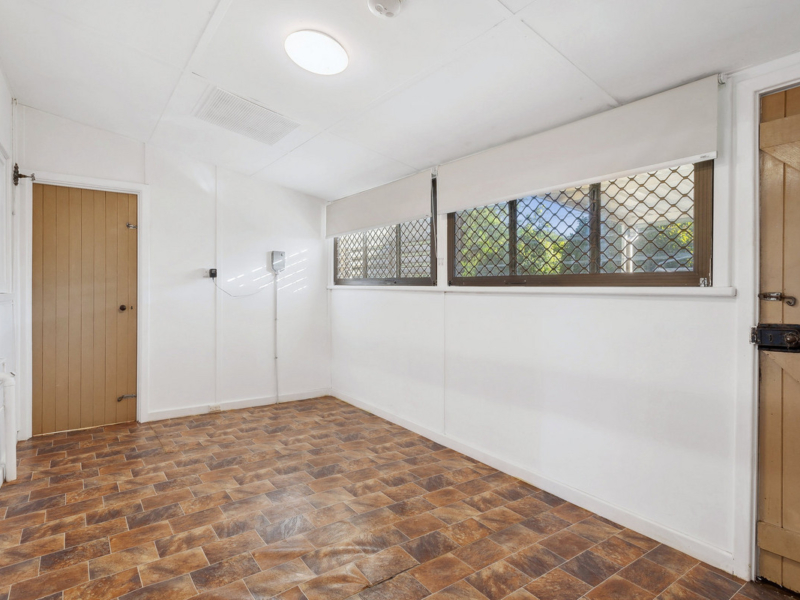 73 James Street, Gosnells, WA 6110 AUS