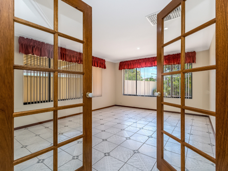 12 Steiner Avenue, Success, WA 6164 AUS