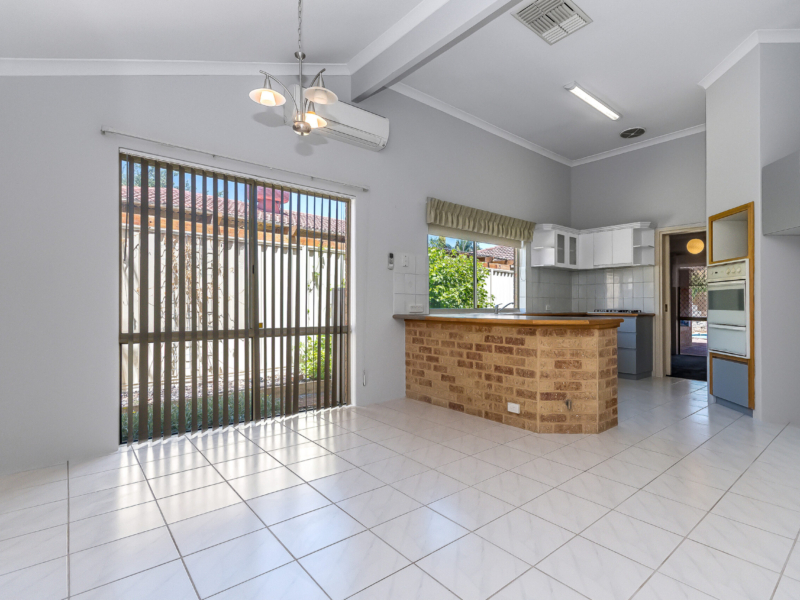 6 Osterley Retreat, Canning Vale, WA 6155 AUS
