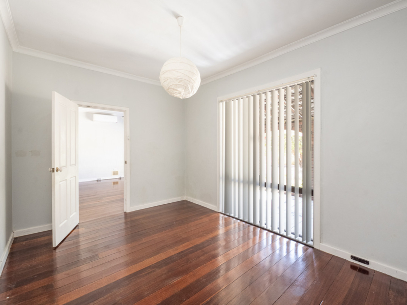 15 Sleight Street, St James, WA 6102 AUS