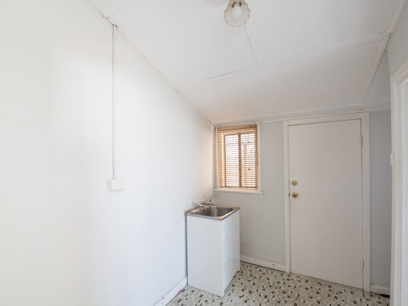 15 Sleight Street, St James, WA 6102 AUS