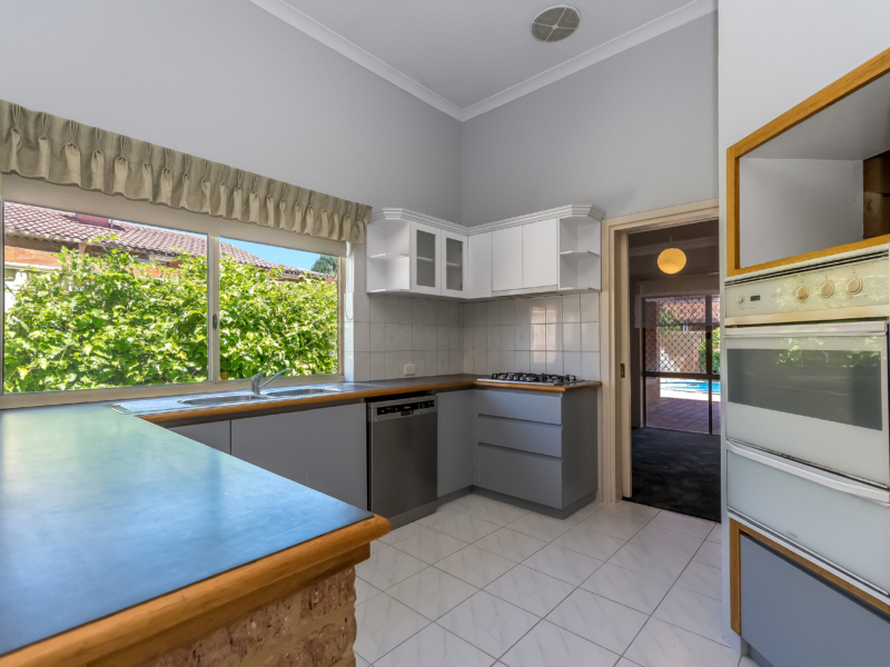 6 Osterley Retreat, Canning Vale, WA 6155 AUS