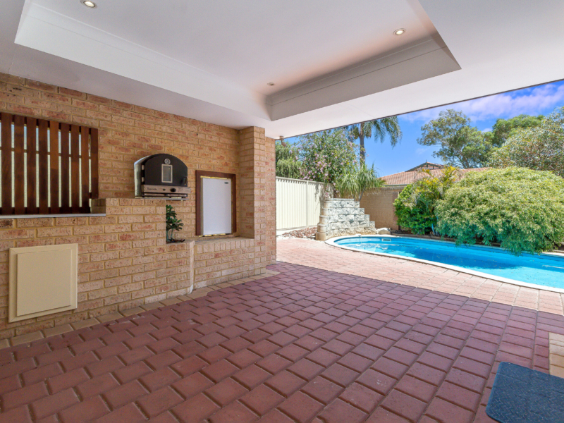 6 Osterley Retreat, Canning Vale, WA 6155 AUS