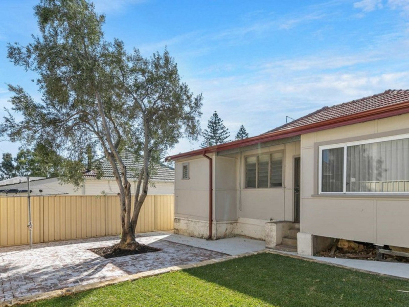 63 Amherst Street, White Gum Valley, WA 6162 AUS