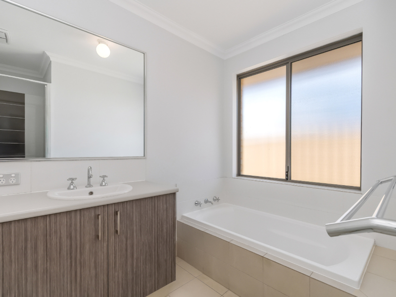 11 Engle Close, Maddington, WA 6109 AUS