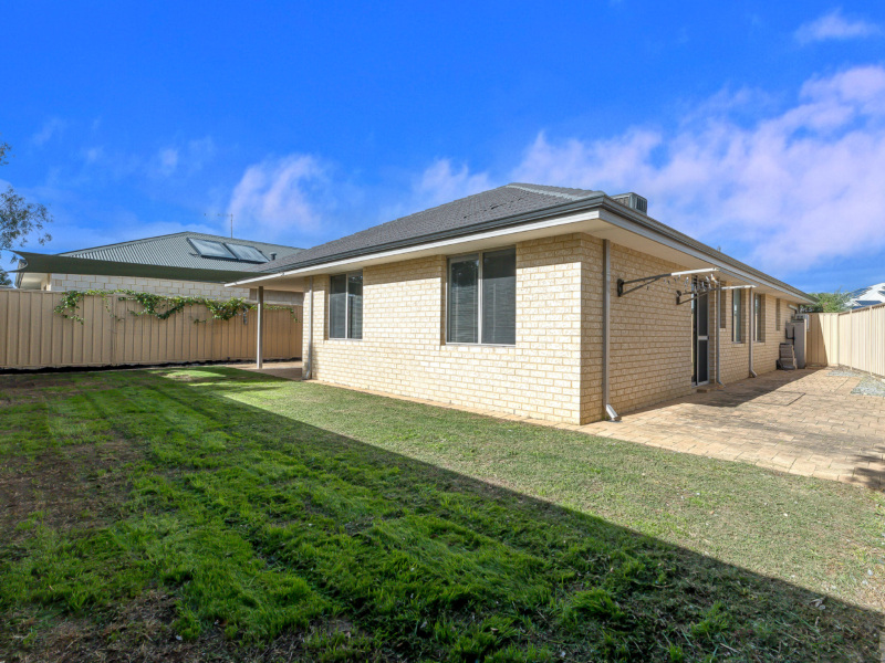 11 Engle Close, Maddington, WA 6109 AUS